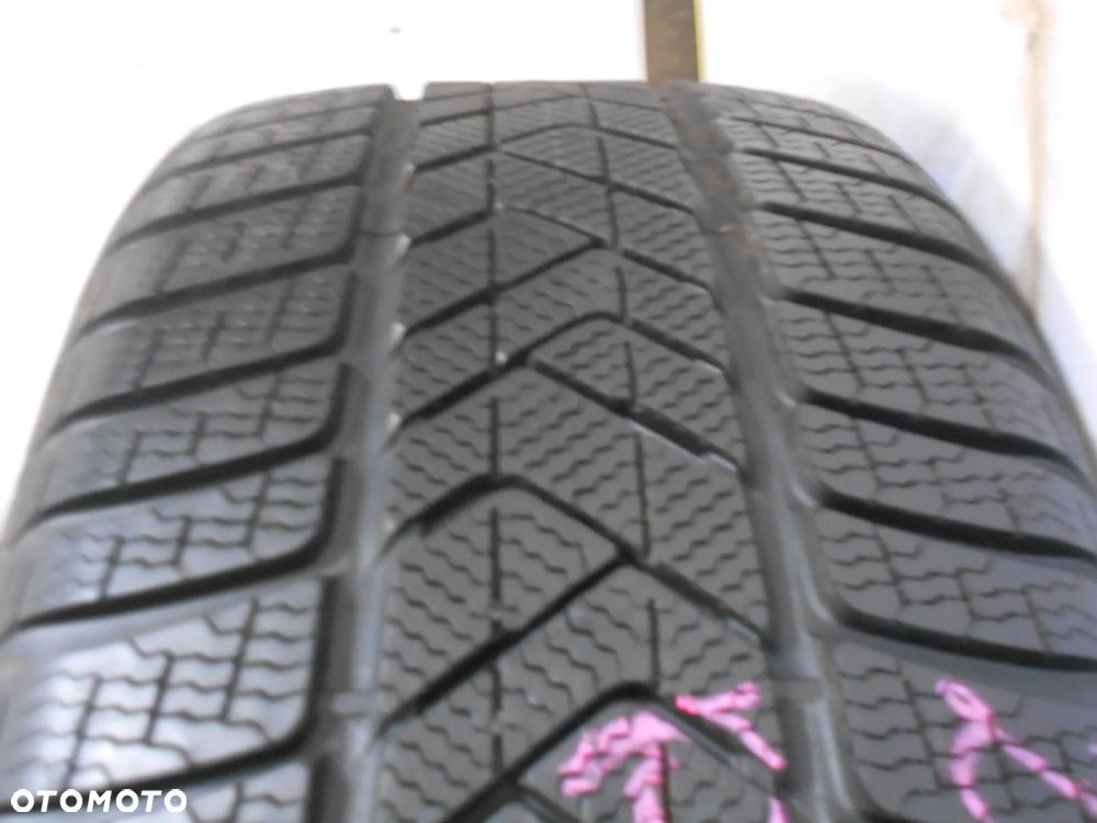 OPONA POJEDYNKA 235/40R19 PIRELLI WINTER SOTTOZERO 3 DOT 0721 7.6MM - 2