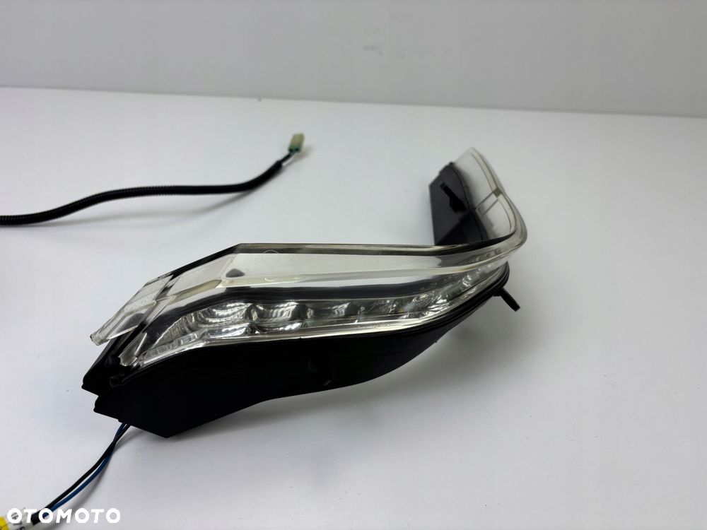 Przednia prawa lampa postojowa LED TGB Blade 550 600 Oryginał - 10