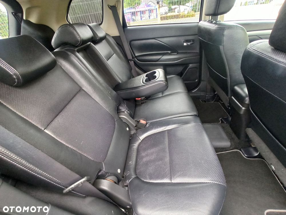 Mitsubishi Outlander - 10