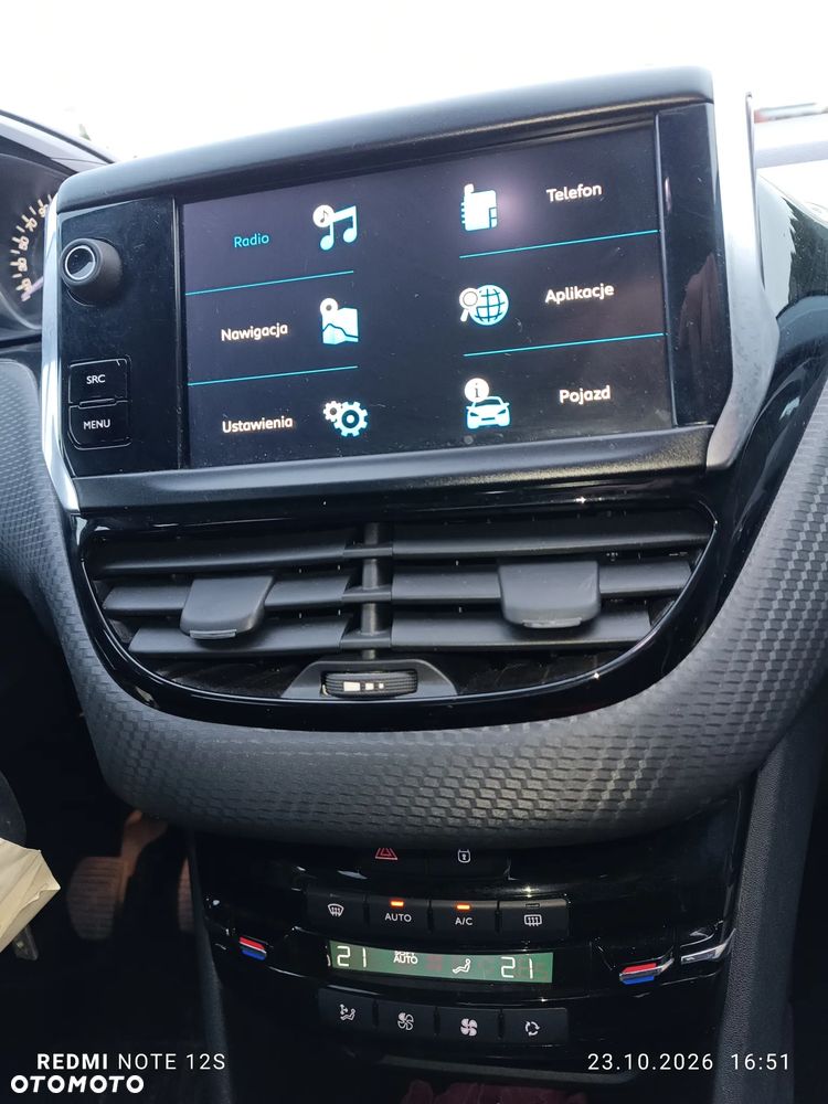 Peugeot 208 - 30