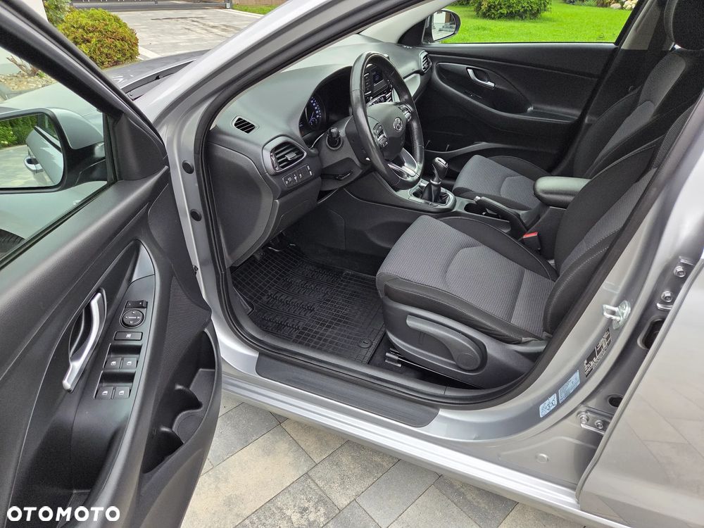 Hyundai i30 1.5 DPI Classic + - 13