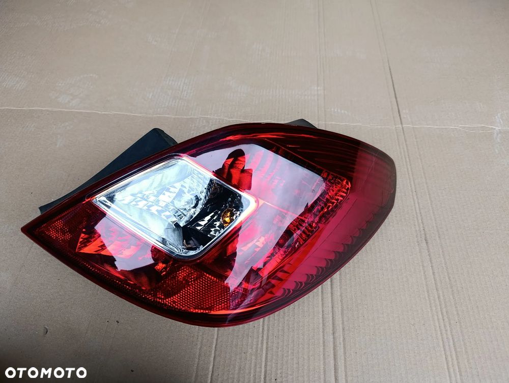 OPEL CORSA D 5D LAMPA PRAWA TYŁ TYLNA EUROPA - 1