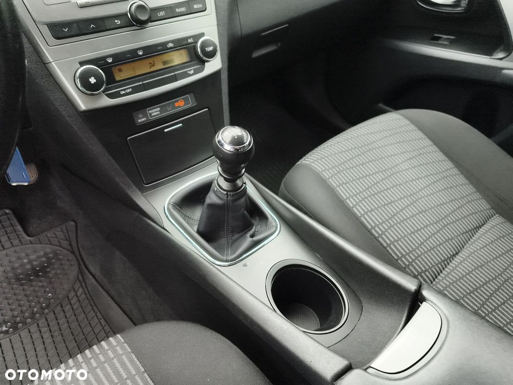 Toyota Avensis 1.8 Active - 25