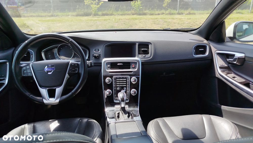 Volvo V60 D5 Geartronic Summum - 13