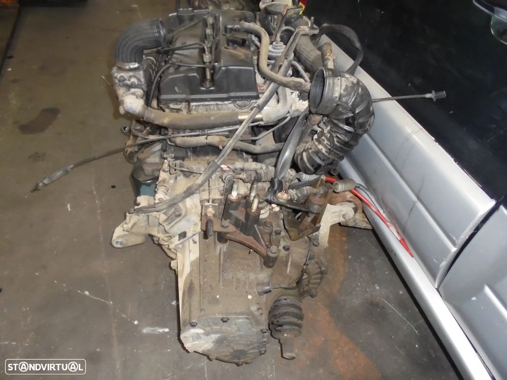 MOTOR E CAIXA DE VOL  KIA CARNIVA  2002 1.9 - 2