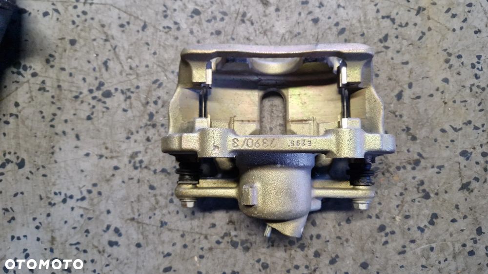 AUDI SEAT SKODA VOLKSWAGEN ZACISK HAMULCOWY LEWY PRZÓD 32327385/4 - 2