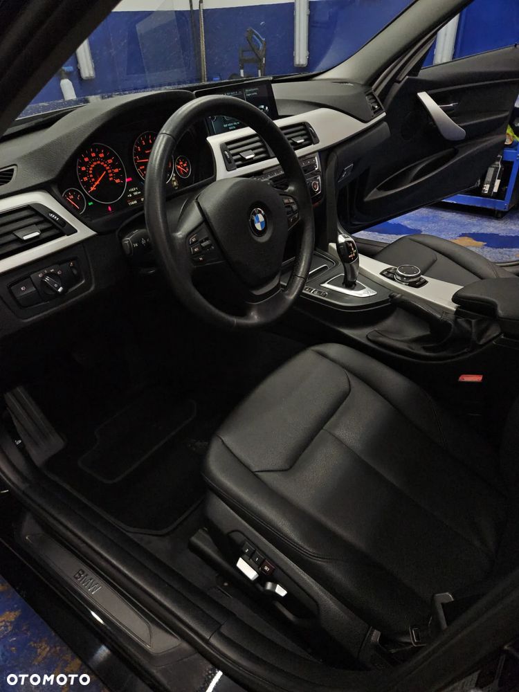 BMW Seria 3 320i GPF xDrive - 17