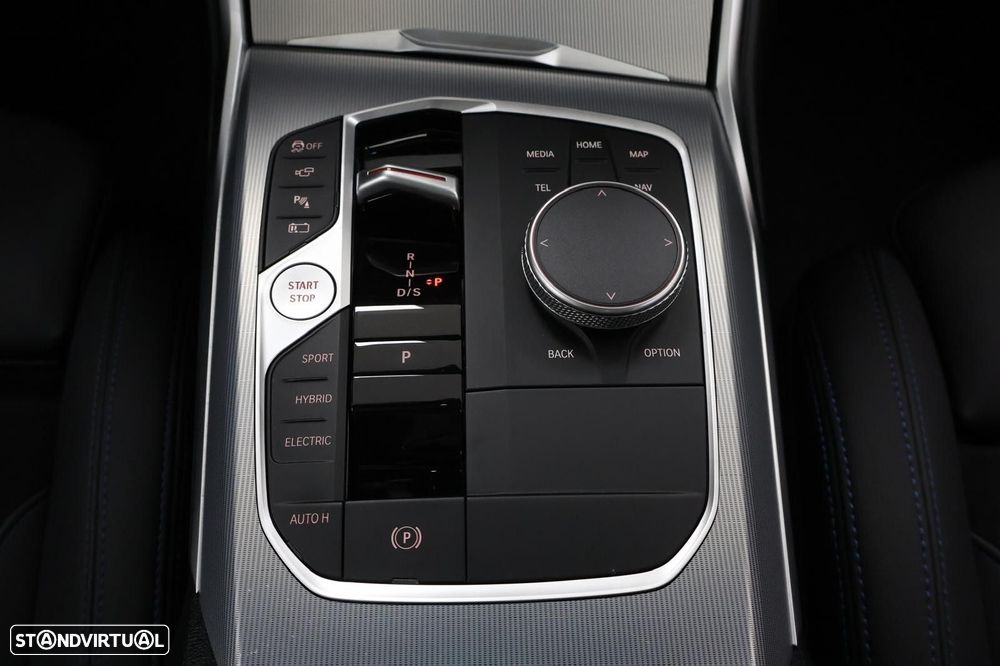 BMW 330 e Touring Pack Desportivo M Pro Auto - 35