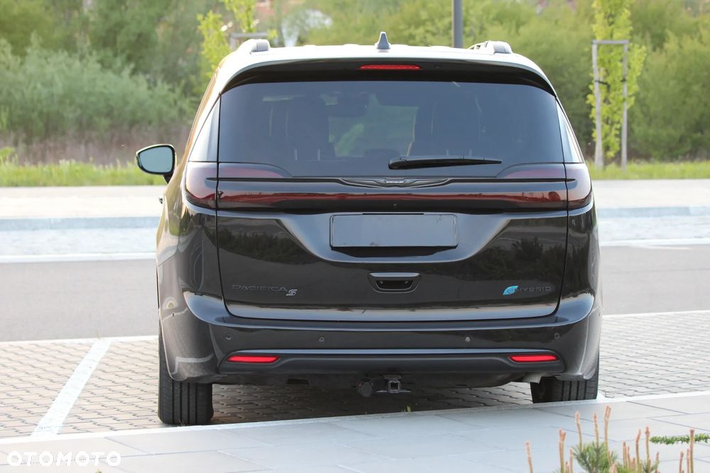 Chrysler Pacifica - 11