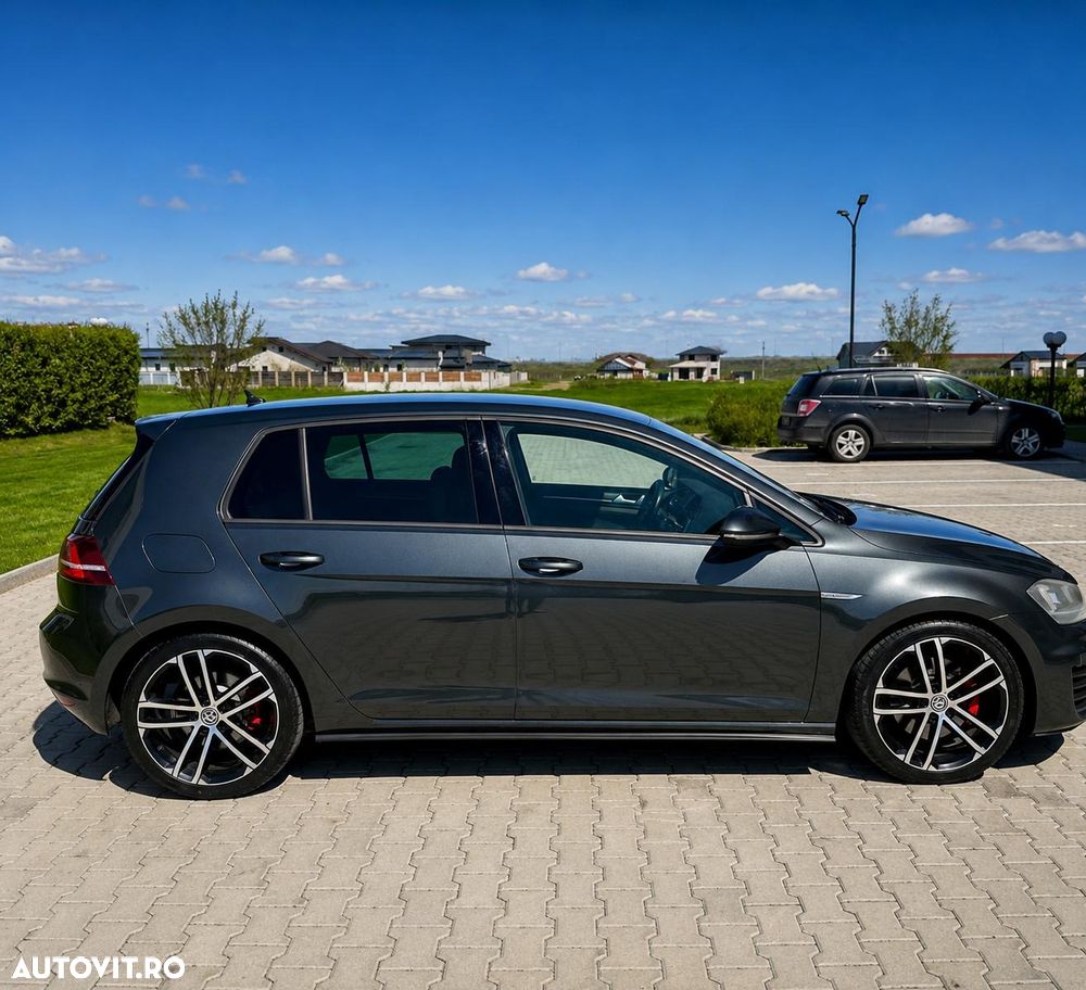 Volkswagen Golf - 6