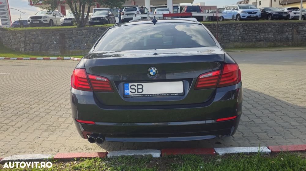 BMW Seria 5 530d xDrive - 11
