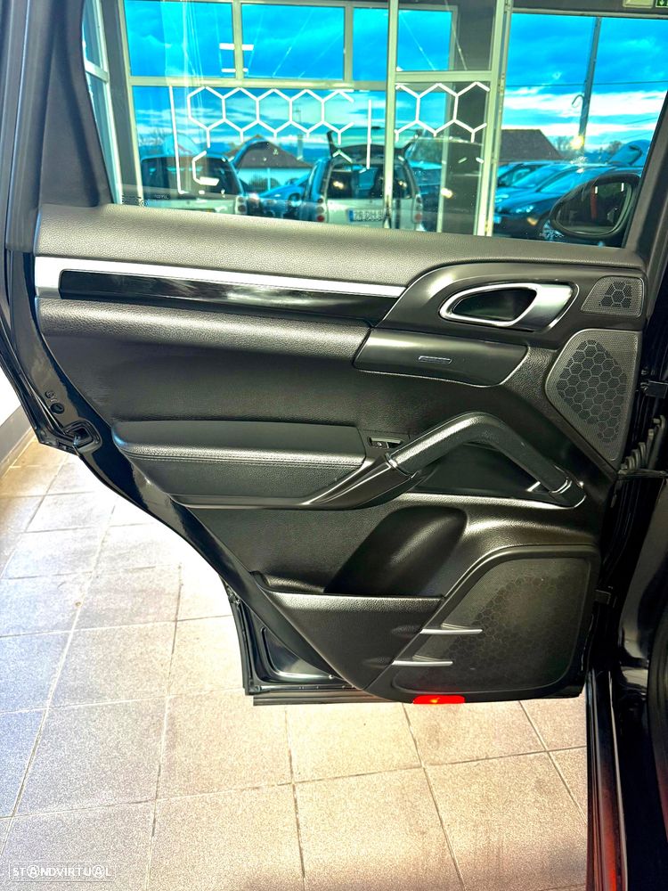 Porsche Cayenne Tiptronic S - 24