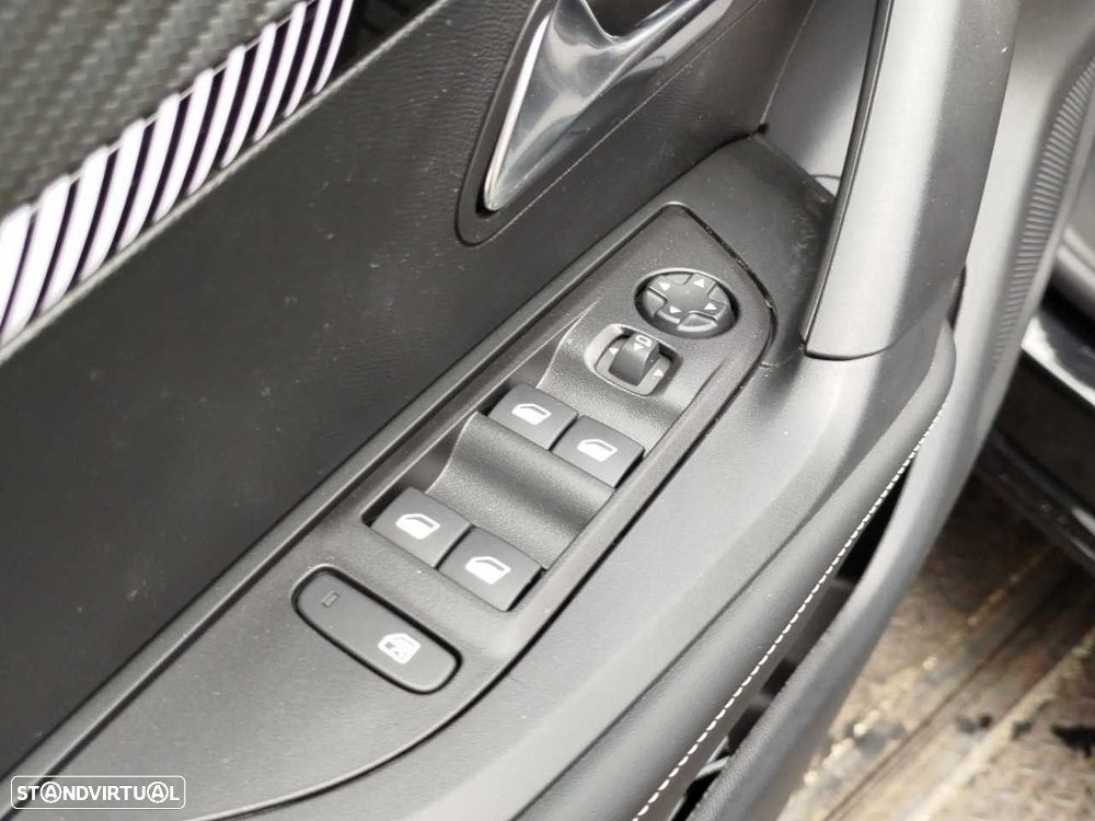 Peugeot e-2008 54 kWh Allure - 13