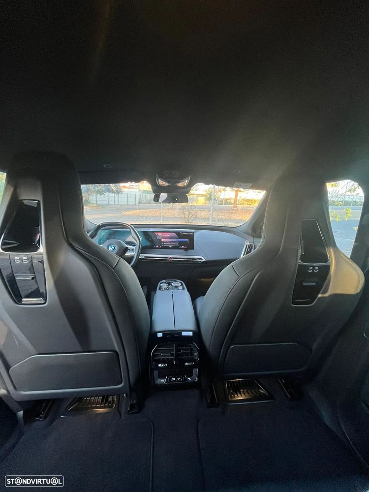 BMW iX xDrive 40 Pack Desportivo - 23