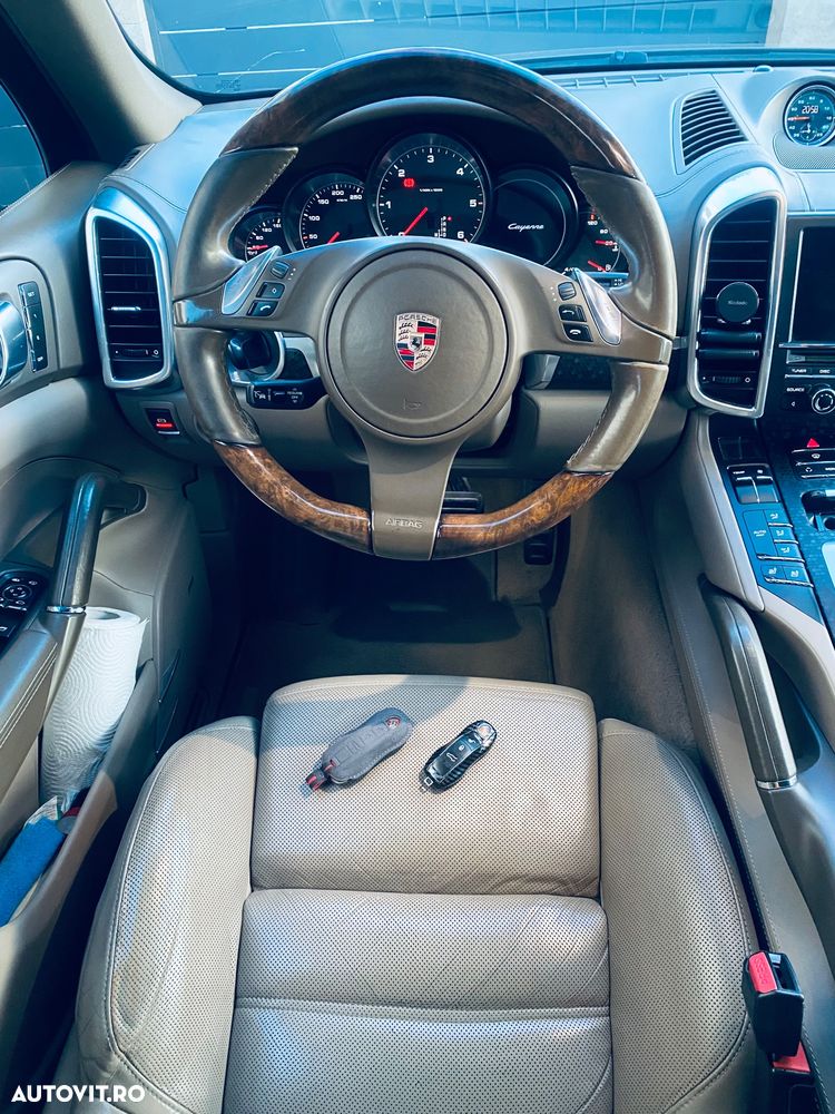 Porsche Cayenne 3.0 L V6 - 6