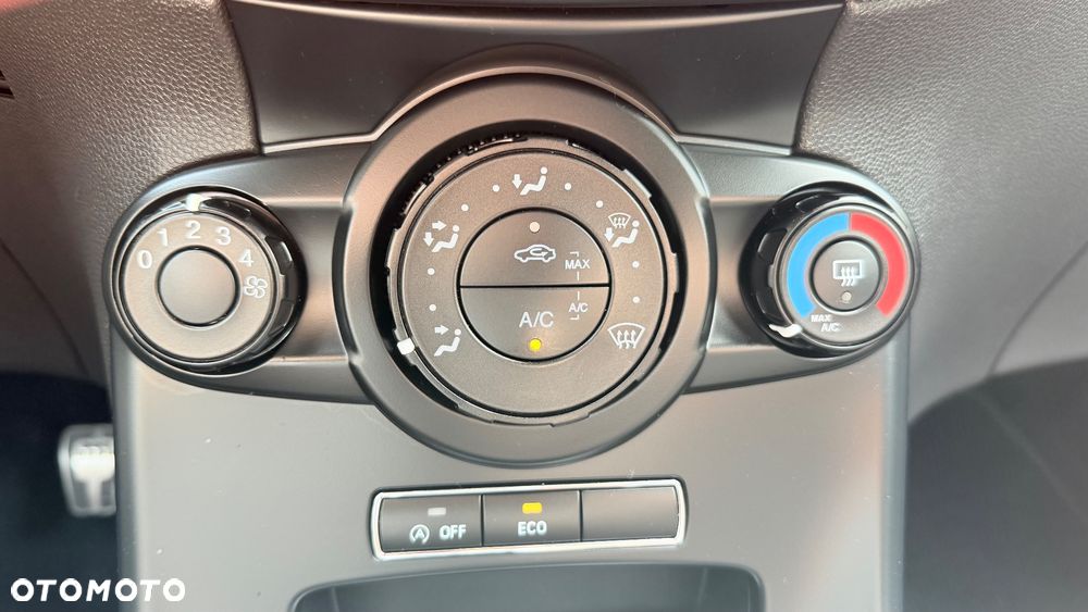 Ford Fiesta 1.0 EcoBoost S&S ST-LINE - 12