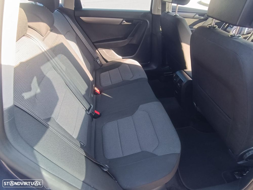 VW Passat Variant 2.0 TDI Confortline - 9