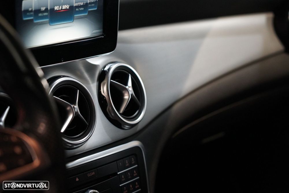 Mercedes-Benz GLA 180 CDI AMG Line - 16