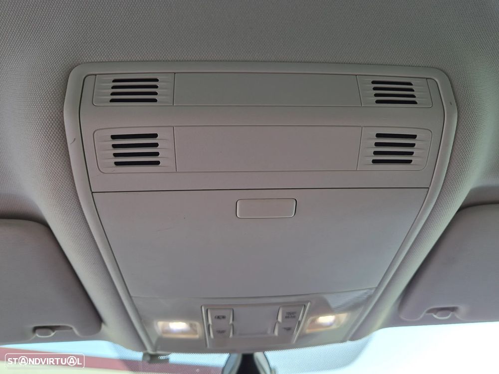 VW Passat Variant 2.0 TDI Confortline - 30