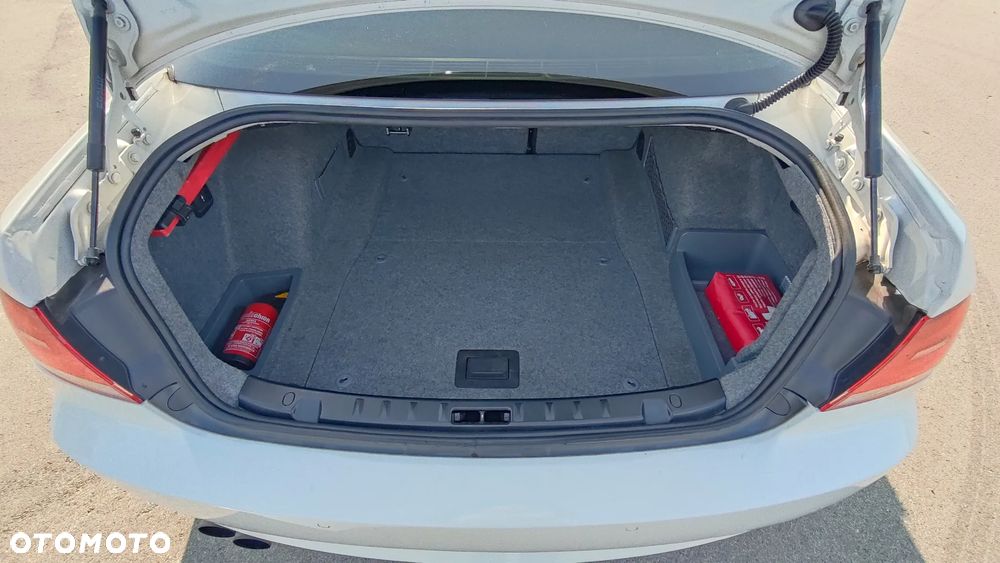 BMW Seria 3 320i Edition Exclusive - 29