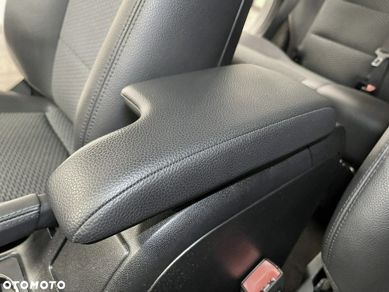Mercedes-Benz Klasa B 180 BlueEffICIENCY - 25