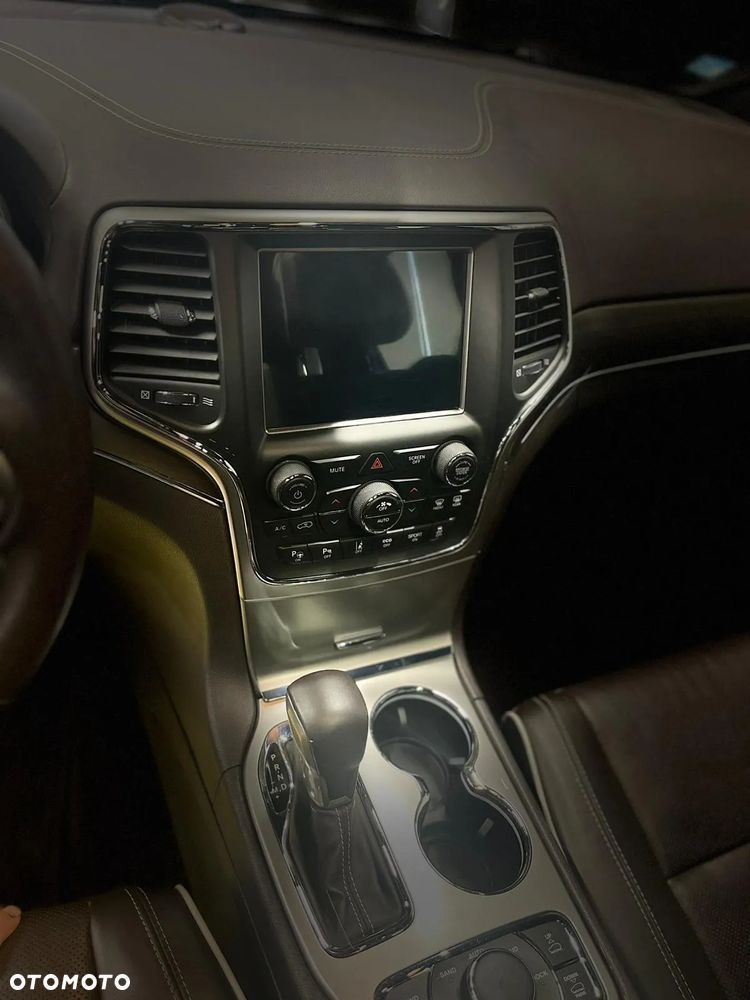 Jeep Grand Cherokee 5.7 V8 HEMI Overland - 24