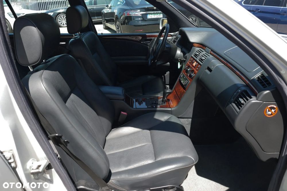 Mercedes-Benz Klasa E 240 Elegance - 15