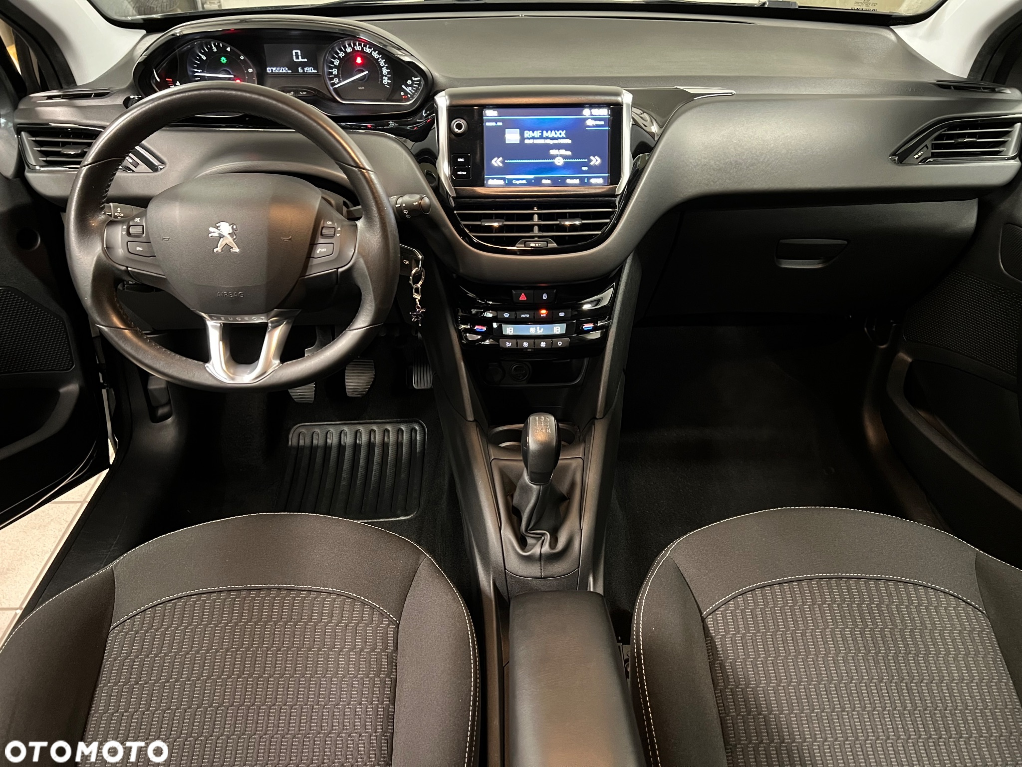 Peugeot 208 - 23