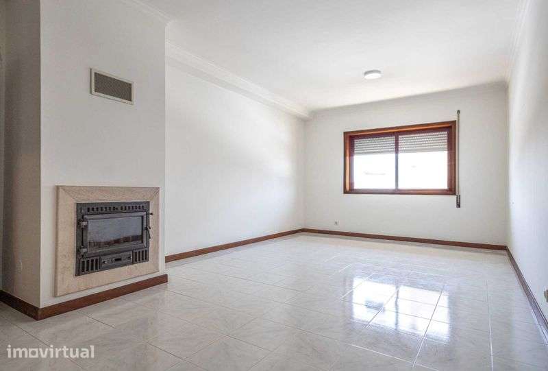 Apartamento T2+1 renovado com garagem fechada | Mafamude - Grande imagem: 3/12