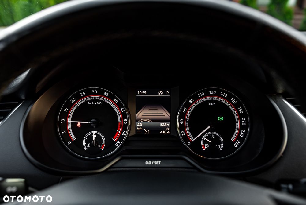 Skoda Octavia 2.0 TDI DSG RS - 30