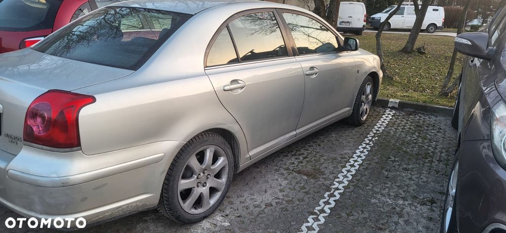 Toyota Avensis - 21