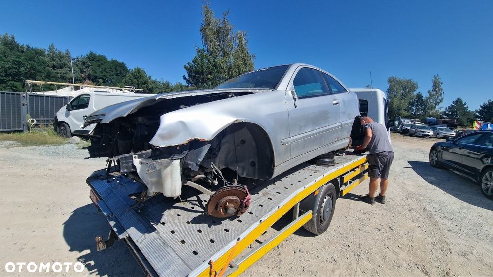 mercedes-benz coupe — cały na części - 4