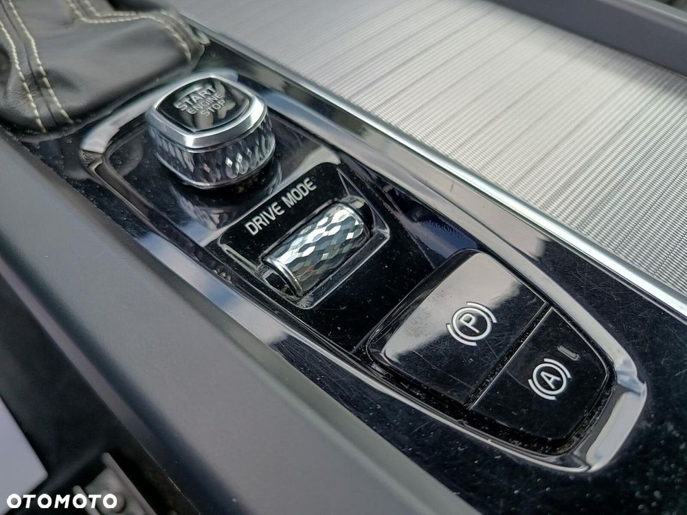 Volvo XC 60 D4 SCR R-Design - 25