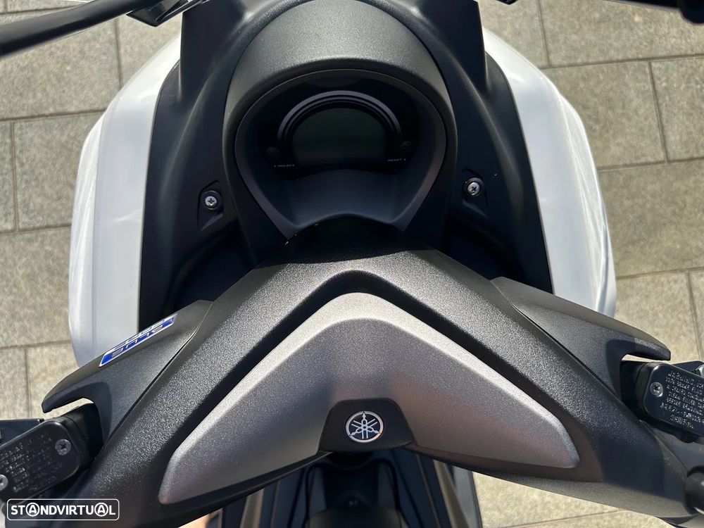 Yamaha NMAX 125 com Pack Urban - 33