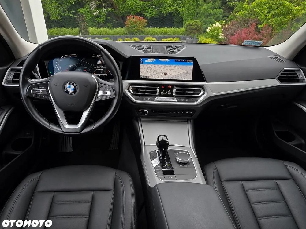 BMW Seria 3 318i Sport - 31