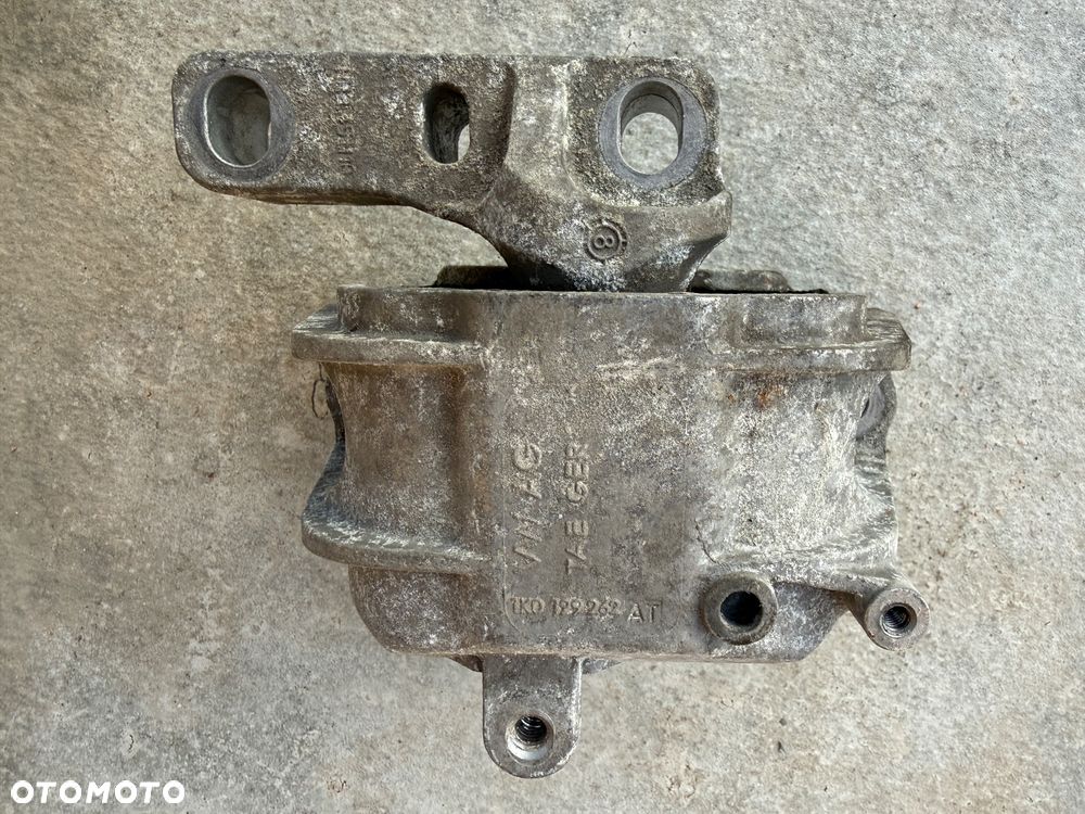 Łapa poduszka silnika VW Touran I Lift 2.0 tdi - 2