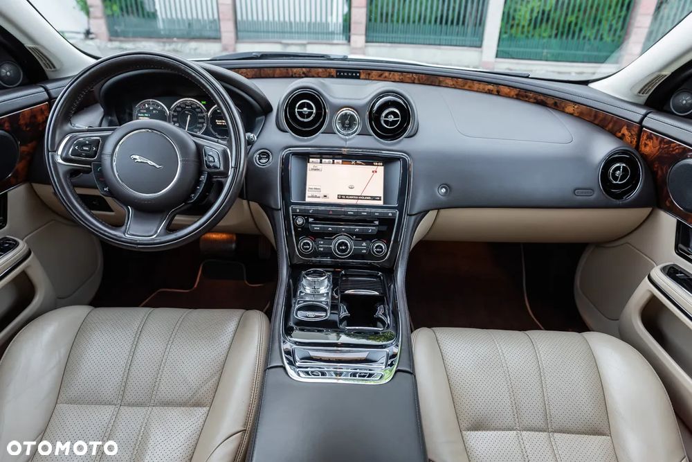 Jaguar XJ 3.0 V6 Kompressor AWD R-Sport - 31