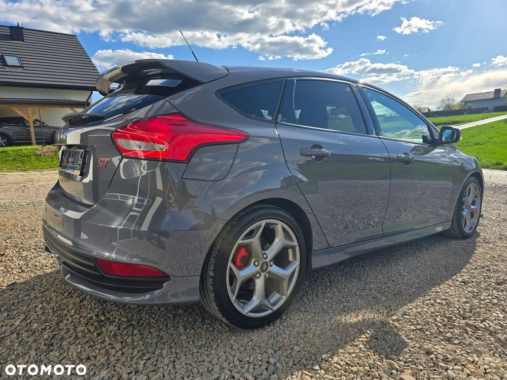 Ford Focus 2.0 EcoBoost ST mit Leder-Exclusiv-Paket - 9