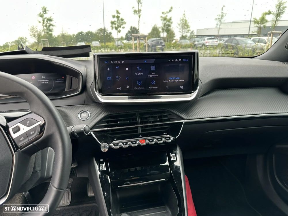 Peugeot e-2008 Allure - 12