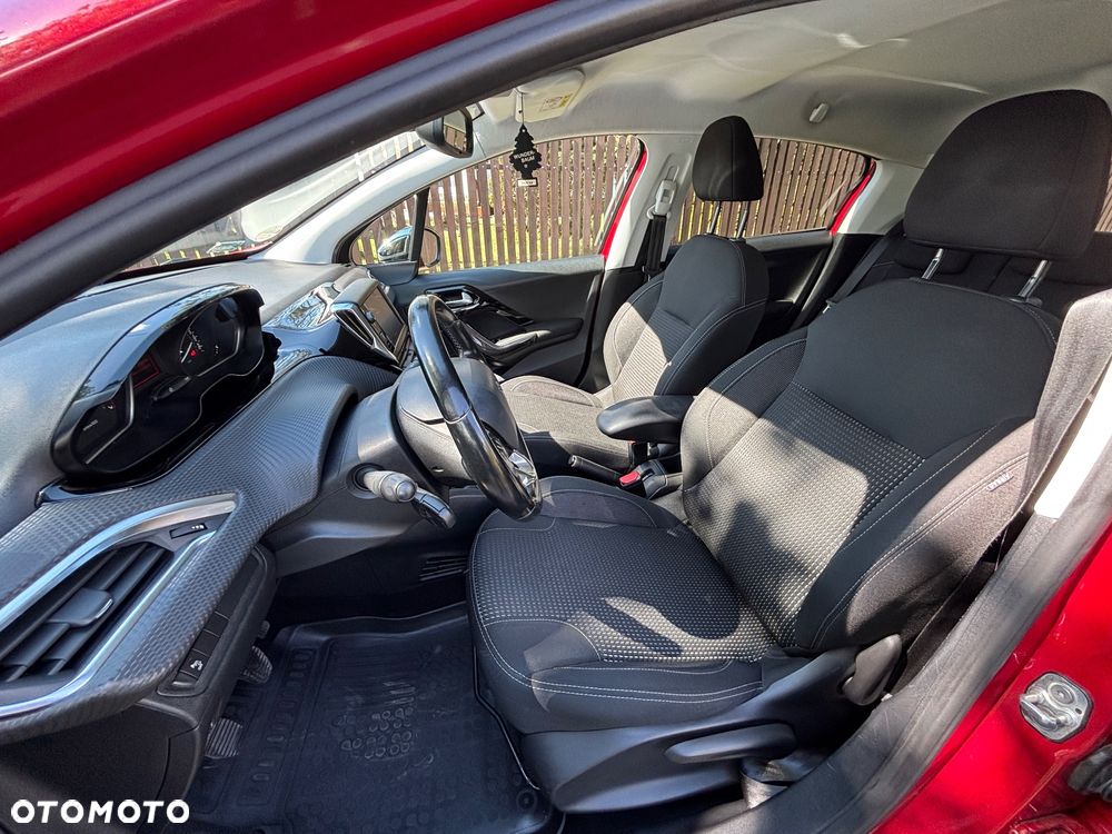 Peugeot 208 1.2 PureTech Allure - 16