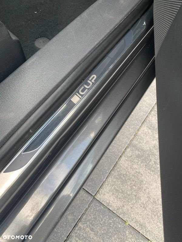 Volkswagen Touran - 10