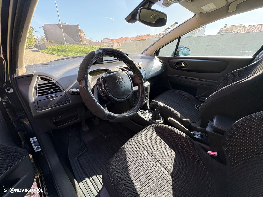Citroën C4 1.4 16V SX - 8