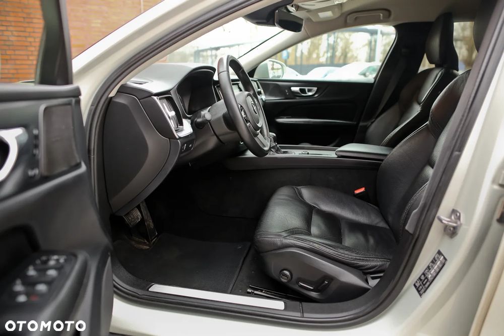 Volvo V60 Cross Country D4 AWD Geartronic Pro - 19