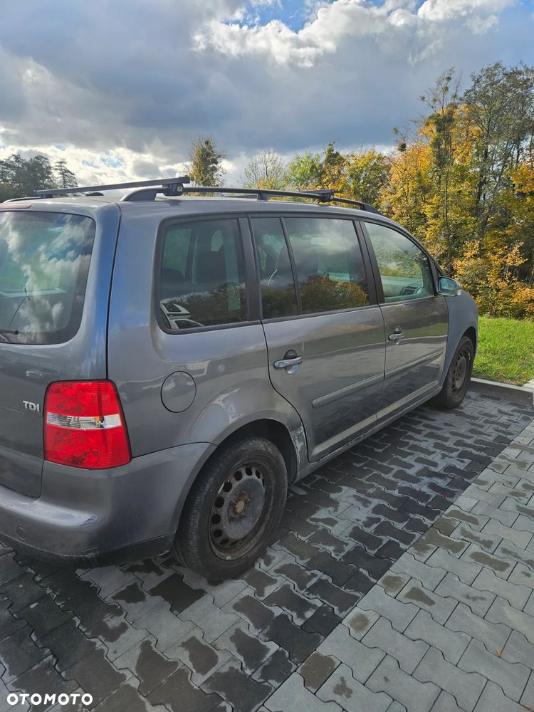 Volkswagen Touran - 8