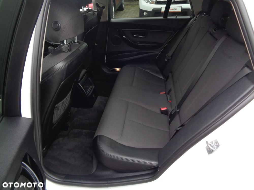 BMW Seria 3 320d xDrive Edition Luxury Line Purity - 16