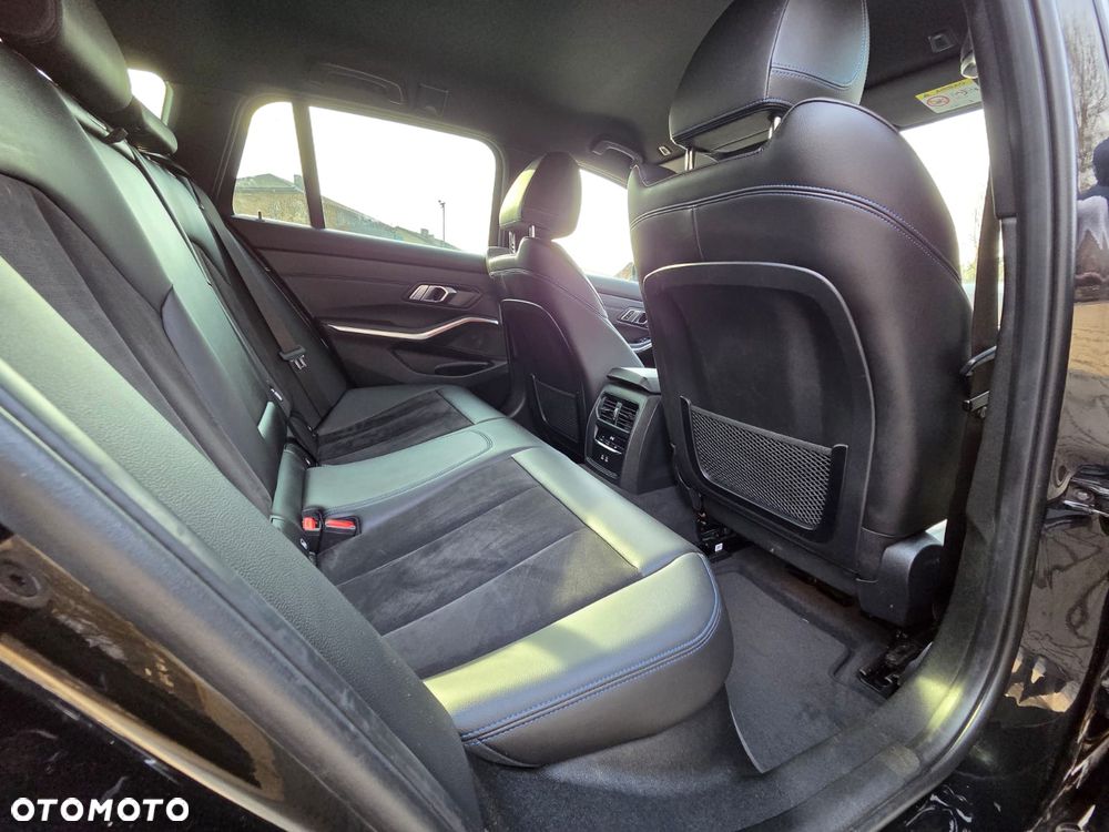 BMW Seria 3 320d xDrive Edition M Sport Shadow - 13