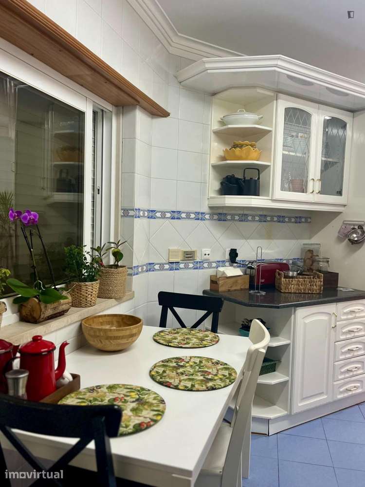 Quarto - localizado em Penha Lisbon - Grande imagem: 5/14