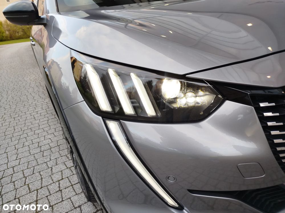 Peugeot 208 PureTech 100 GT - 32