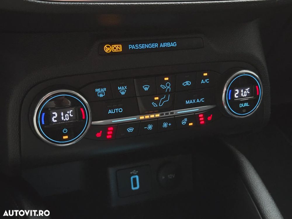 Ford Focus 2.0 EcoBlue Titanium - 11