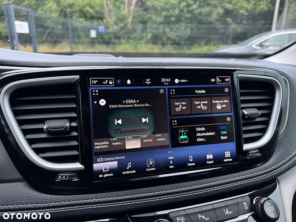 Chrysler Pacifica - 32
